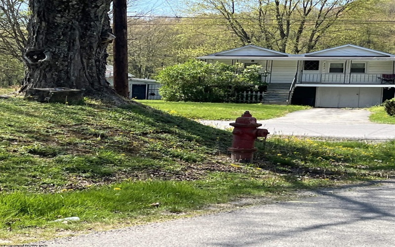 375 Beverly Pike, Belington, West Virginia 26250, 2 Bedrooms Bedrooms, 5 Rooms Rooms,1 BathroomBathrooms,Single Family Detached,For Sale,Beverly,10154026