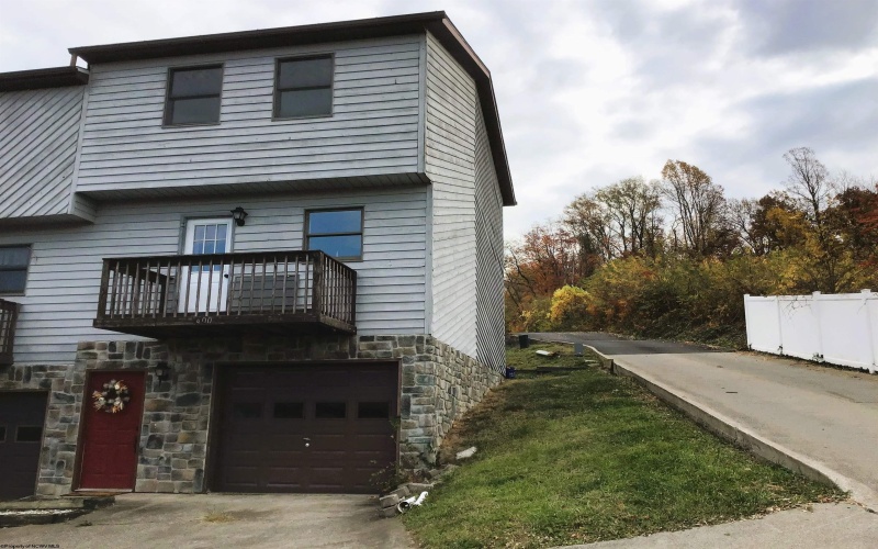 400 Cedarstone Drive, Morgantown, West Virginia 26505-3786, 3 Bedrooms Bedrooms, 5 Rooms Rooms,1 BathroomBathrooms,Single Family Attached,For Sale,Cedarstone,10157025