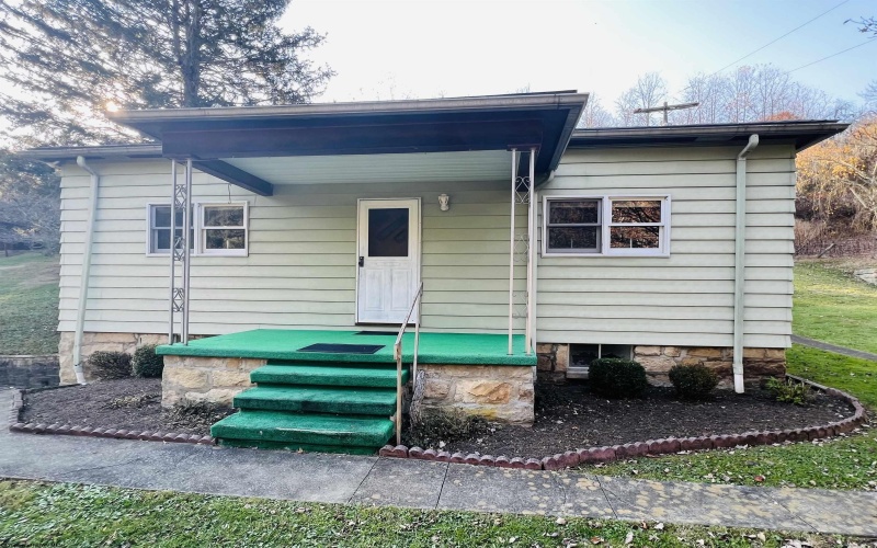 62 Newcastle Lane, Farmington, West Virginia 26571, 2 Bedrooms Bedrooms, 5 Rooms Rooms,1 BathroomBathrooms,Single Family Detached,For Sale,Newcastle,10157057