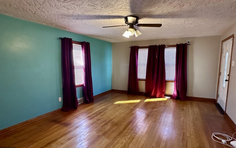 329 Milford Street, Clarksburg, West Virginia 26301, 2 Bedrooms Bedrooms, 4 Rooms Rooms,1 BathroomBathrooms,Single Family Detached,For Sale,Milford,10157089