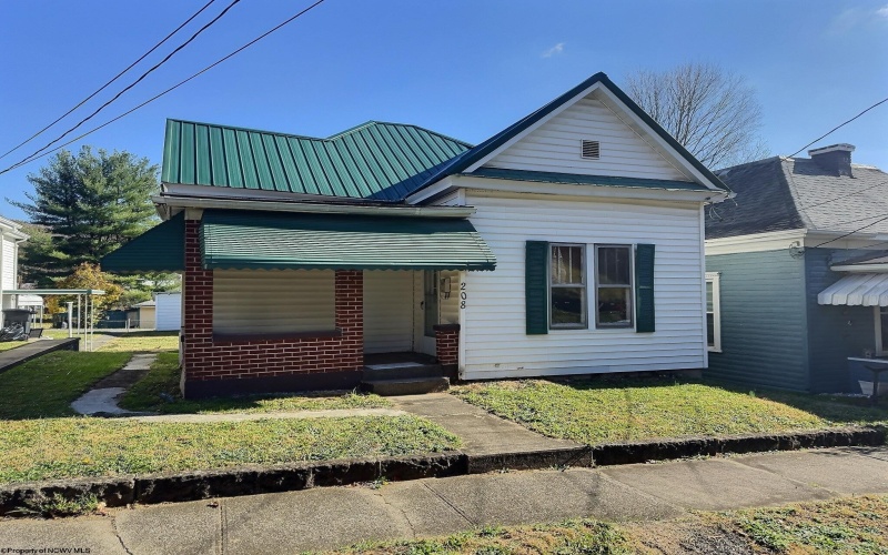 208 Jefferson Street, Mannington, West Virginia 26582, 2 Bedrooms Bedrooms, 5 Rooms Rooms,1 BathroomBathrooms,Single Family Detached,For Sale,Jefferson,10157084