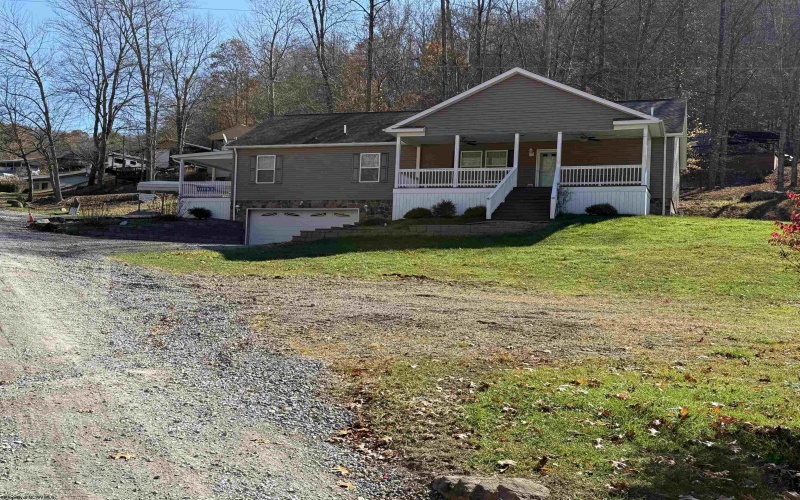 32 Lakeside Drive, Grafton, West Virginia 26354, 3 Bedrooms Bedrooms, 7 Rooms Rooms,2 BathroomsBathrooms,Single Family Detached,For Sale,Lakeside,10157090