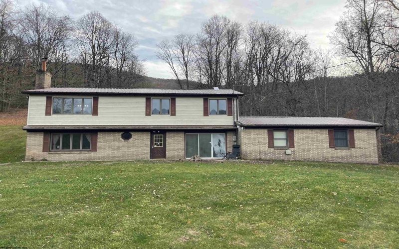 134 Hideaway Drive, Elkins, West Virginia 26241, 4 Bedrooms Bedrooms, 10 Rooms Rooms,3 BathroomsBathrooms,Single Family Detached,For Sale,Hideaway,10157101