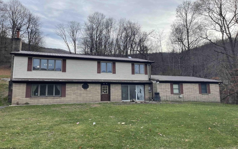 134 Hideaway Drive, Elkins, West Virginia 26241, 4 Bedrooms Bedrooms, 10 Rooms Rooms,3 BathroomsBathrooms,Single Family Detached,For Sale,Hideaway,10157101