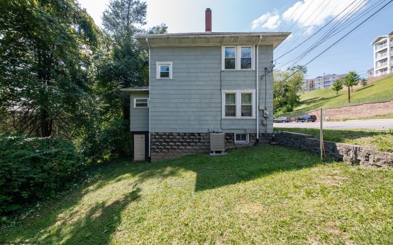 946 Willey Street, Morgantown, West Virginia 26505, 3 Bedrooms Bedrooms, 6 Rooms Rooms,1 BathroomBathrooms,Single Family Detached,For Sale,Willey,10157099