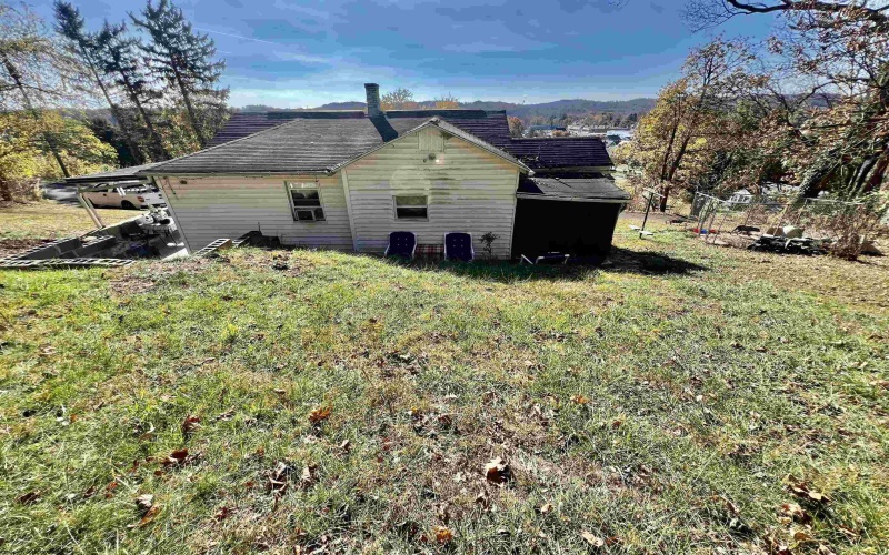 1111 Edgemont Terrace, Fairmont, West Virginia 26554, 2 Bedrooms Bedrooms, 5 Rooms Rooms,1 BathroomBathrooms,Single Family Detached,For Sale,Edgemont,10157120