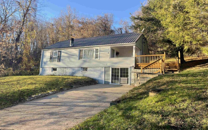 201 Winding Way, Clarksburg, West Virginia 26301, 3 Bedrooms Bedrooms, 7 Rooms Rooms,2 BathroomsBathrooms,Single Family Detached,For Sale,Winding,10157171