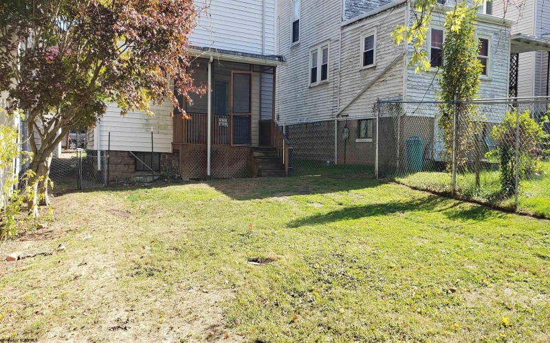 410 Broaddus Avenue, Clarksburg, West Virginia 26301, 2 Bedrooms Bedrooms, 6 Rooms Rooms,1 BathroomBathrooms,Single Family Detached,For Sale,Broaddus,10157187