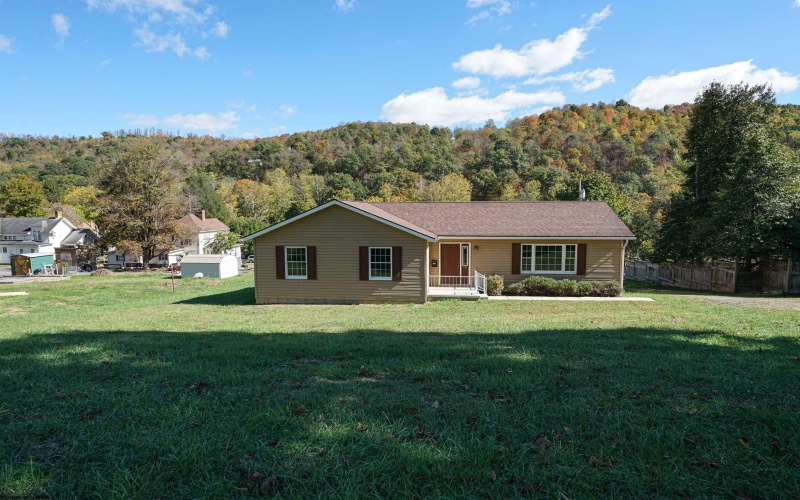 711 Upper Beech Street, Grafton, West Virginia 26354, 3 Bedrooms Bedrooms, 6 Rooms Rooms,3 BathroomsBathrooms,Single Family Detached,For Sale,Upper Beech,10157206