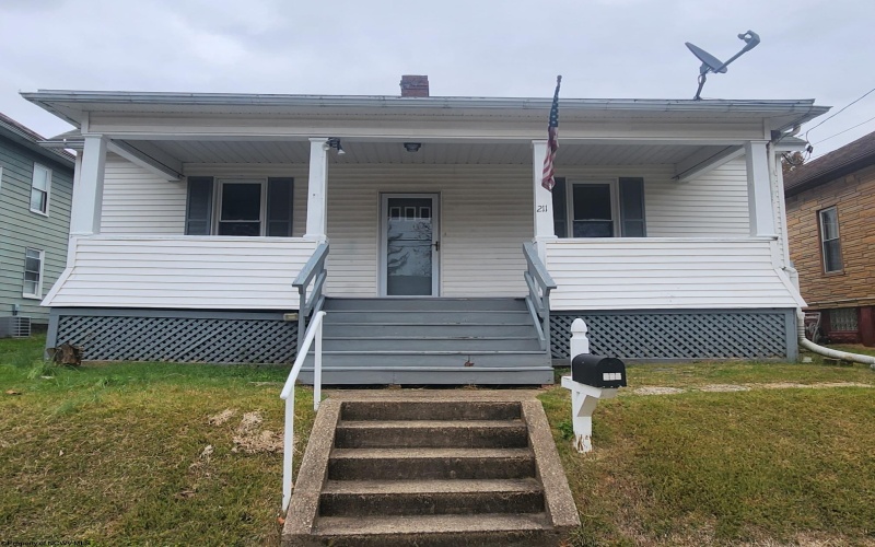 211 Liberty Avenue, Clarksburg, West Virginia 26301, 2 Bedrooms Bedrooms, 6 Rooms Rooms,1 BathroomBathrooms,Single Family Detached,For Sale,Liberty,10157235