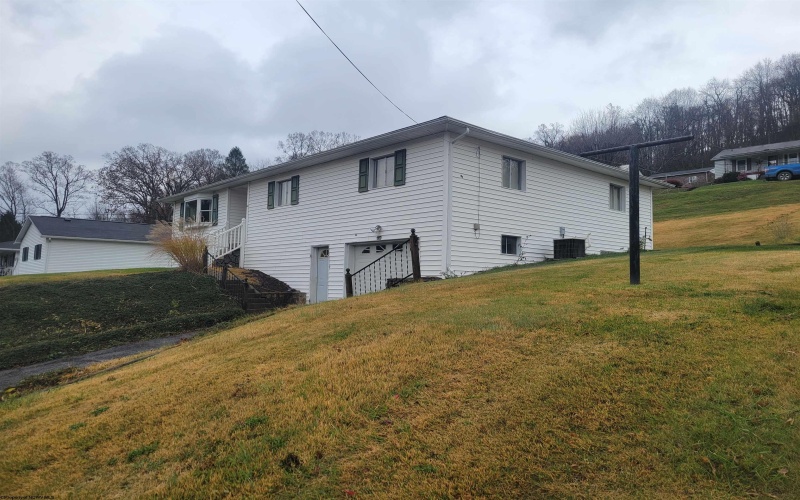 1175 Maple Street, Idamay, West Virginia 26576, 4 Bedrooms Bedrooms, 6 Rooms Rooms,1 BathroomBathrooms,Single Family Detached,For Sale,Maple,10157292