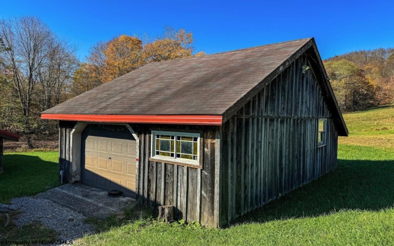 572 Deer Tracks Drive, Terra Alta, West Virginia 26764, 3 Bedrooms Bedrooms, 7 Rooms Rooms,2 BathroomsBathrooms,Single Family Detached,For Sale,Deer Tracks,10157311