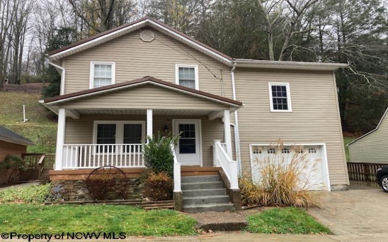 254 Cottage Avenue, Weston, West Virginia 26452, 4 Bedrooms Bedrooms, 9 Rooms Rooms,2 BathroomsBathrooms,Single Family Detached,For Sale,Cottage,10157316