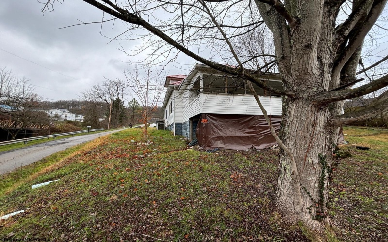 24 Elizabeth Street, Clarksburg, West Virginia 26301, 3 Bedrooms Bedrooms, 3 Rooms Rooms,1 BathroomBathrooms,Single Family Detached,For Sale,Elizabeth,10157338