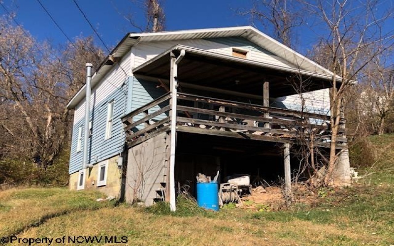 949 PERDUE Street, Morgantown, West Virginia 26501, 4 Bedrooms Bedrooms, 6 Rooms Rooms,1 BathroomBathrooms,Single Family Detached,For Sale,PERDUE,10157402