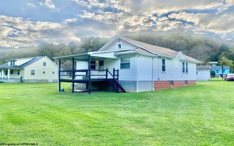 9 Punkin Center Road, Fairview, West Virginia 26570, 3 Bedrooms Bedrooms, 7 Rooms Rooms,1 BathroomBathrooms,Single Family Detached,For Sale,Punkin Center,10157411