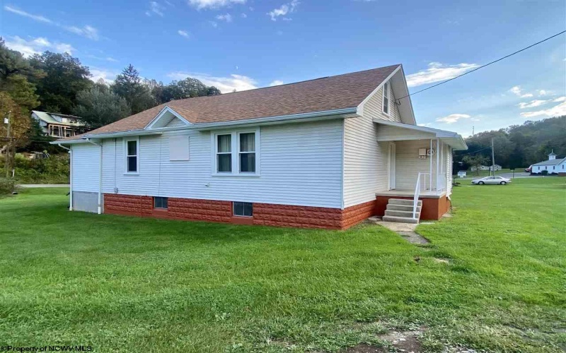 9 Punkin Center Road, Fairview, West Virginia 26570, 3 Bedrooms Bedrooms, 7 Rooms Rooms,1 BathroomBathrooms,Single Family Detached,For Sale,Punkin Center,10157411