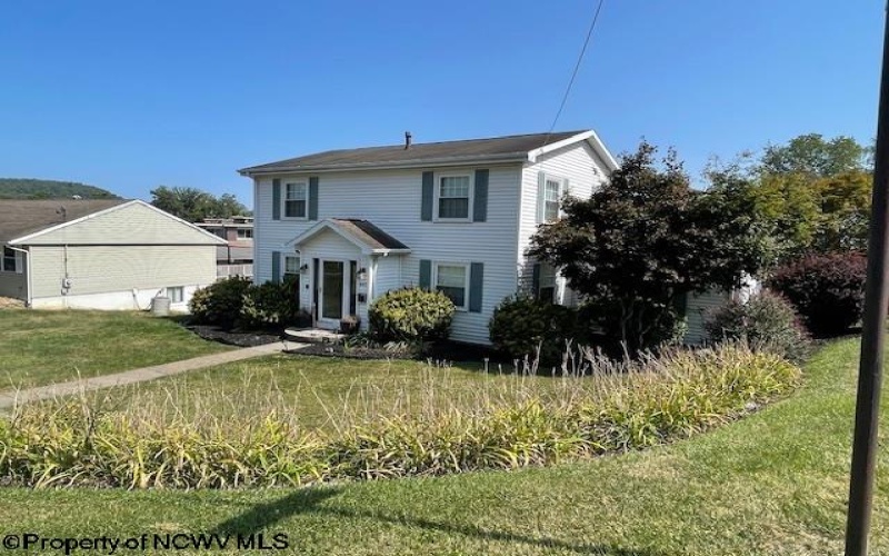 457 Lawnview Drive, Morgantown, West Virginia 26505-2130, 4 Bedrooms Bedrooms, 8 Rooms Rooms,1 BathroomBathrooms,Single Family Detached,For Sale,Lawnview,10157425