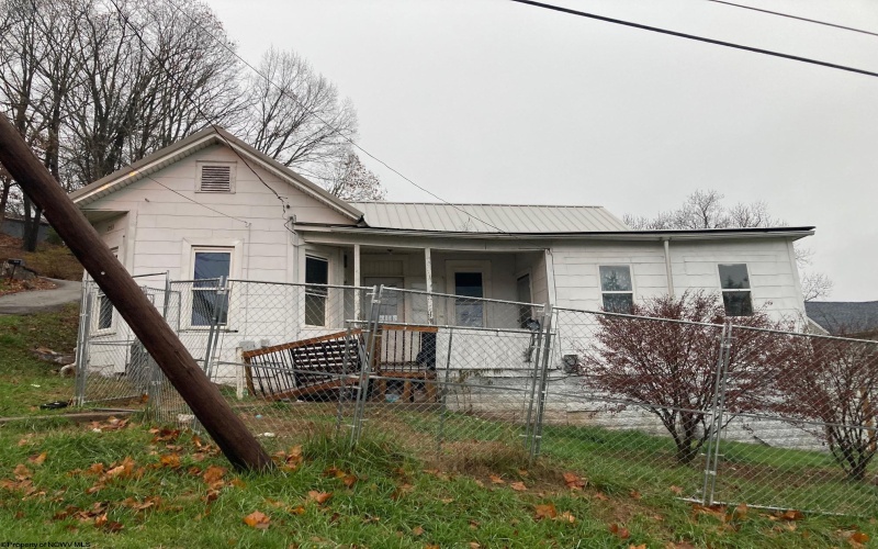 253 Mound Avenue, Weston, West Virginia 26452, 3 Bedrooms Bedrooms, 7 Rooms Rooms,1 BathroomBathrooms,Single Family Detached,For Sale,Mound,10157463