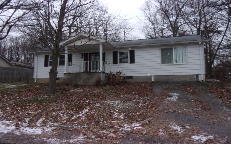 4 Buxton Lane, Morgantown, West Virginia 26508, 2 Bedrooms Bedrooms, 5 Rooms Rooms,1 BathroomBathrooms,Single Family Detached,For Sale,Buxton,10157512