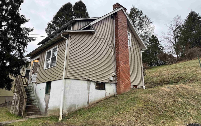 8 Hillside Drive, Fairmont, West Virginia 26554, 2 Bedrooms Bedrooms, 10 Rooms Rooms,1 BathroomBathrooms,Single Family Detached,For Sale,Hillside,10157530