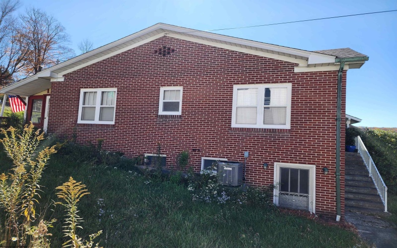 94 Brown Street, Thomas, West Virginia 26292, 5 Bedrooms Bedrooms, 11 Rooms Rooms,2 BathroomsBathrooms,Single Family Detached,For Sale,Brown,10157560