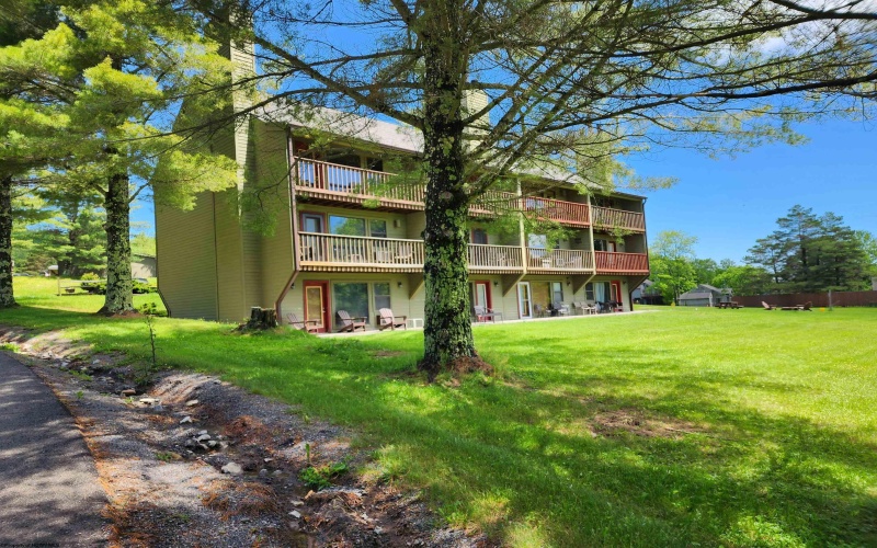 16-121 Grizzly Way, Davis, West Virginia 26260, 1 Bedroom Bedrooms, 2 Rooms Rooms,1 BathroomBathrooms,Single Family Attached,For Sale,Grizzly,10157608