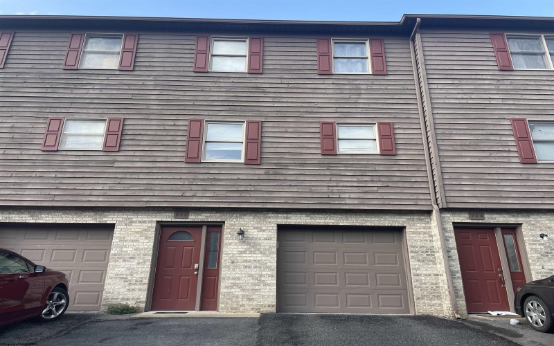 206 Stonegate Circle, Morgantown, West Virginia 26505, 2 Bedrooms Bedrooms, 4 Rooms Rooms,3 BathroomsBathrooms,Residential Rentals,For Rent,Stonegate,10157697