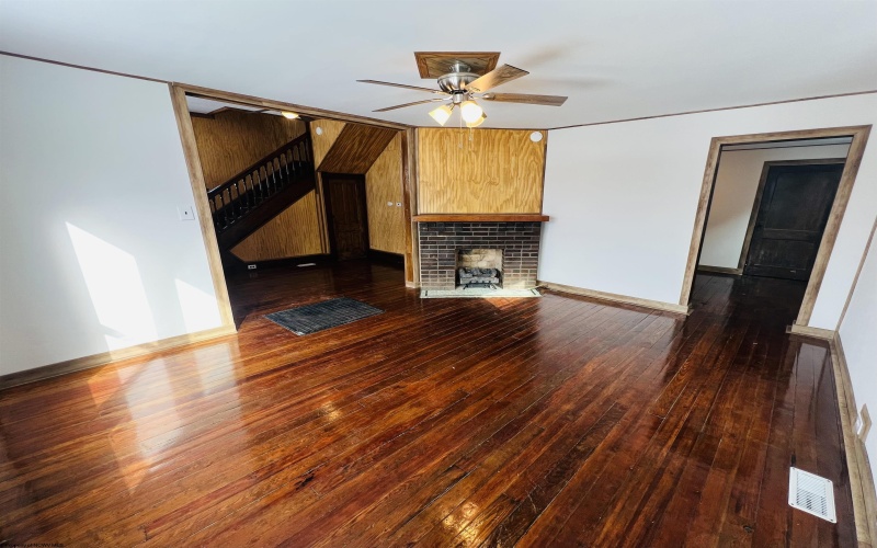 309 Main Street, Mannington, West Virginia 26575, 3 Bedrooms Bedrooms, 6 Rooms Rooms,1 BathroomBathrooms,Single Family Detached,For Sale,Main,10157778