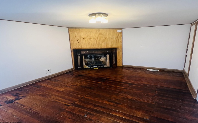 309 Main Street, Mannington, West Virginia 26575, 3 Bedrooms Bedrooms, 6 Rooms Rooms,1 BathroomBathrooms,Single Family Detached,For Sale,Main,10157778