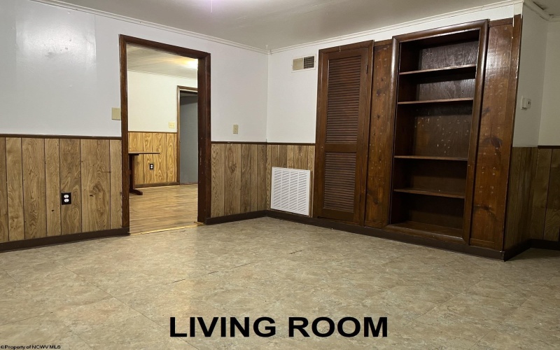127 McGary Avenue, Weston, West Virginia 26452, ,Multi-unit/income,For Sale,McGary,10157781