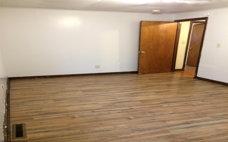 127 McGary Avenue, Weston, West Virginia 26452, ,Multi-unit/income,For Sale,McGary,10157781