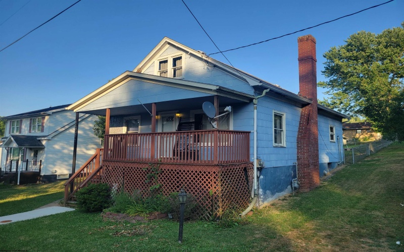 604 Ohio Avenue, Nutter Fort, West Virginia 26301, 5 Bedrooms Bedrooms, 9 Rooms Rooms,1 BathroomBathrooms,Single Family Detached,For Sale,Ohio,10155343