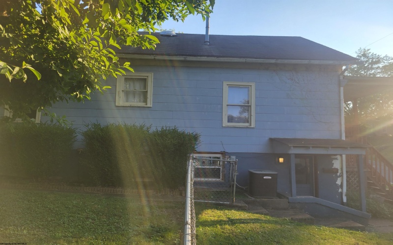 604 Ohio Avenue, Nutter Fort, West Virginia 26301, 5 Bedrooms Bedrooms, 9 Rooms Rooms,1 BathroomBathrooms,Single Family Detached,For Sale,Ohio,10155343