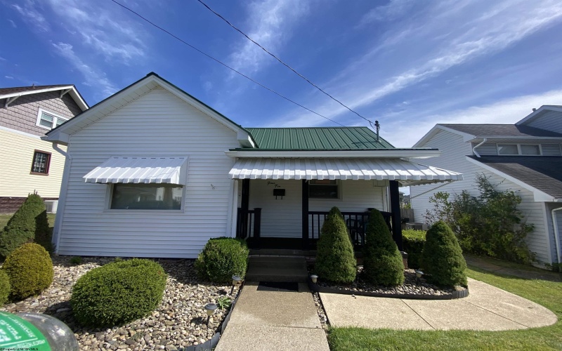 410 Pennsylvania Avenue, Nutter Fort, West Virginia 26301, 2 Bedrooms Bedrooms, 5 Rooms Rooms,1 BathroomBathrooms,Single Family Detached,For Sale,Pennsylvania,10157818