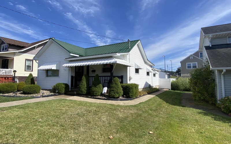 410 Pennsylvania Avenue, Nutter Fort, West Virginia 26301, 2 Bedrooms Bedrooms, 5 Rooms Rooms,1 BathroomBathrooms,Single Family Detached,For Sale,Pennsylvania,10157818