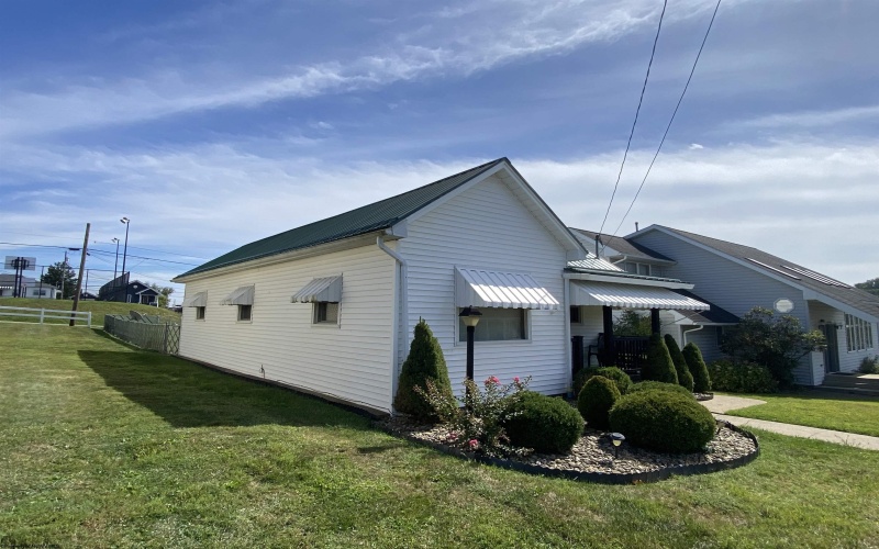 410 Pennsylvania Avenue, Nutter Fort, West Virginia 26301, 2 Bedrooms Bedrooms, 5 Rooms Rooms,1 BathroomBathrooms,Single Family Detached,For Sale,Pennsylvania,10157818