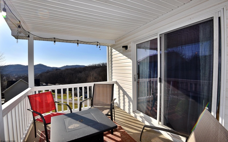 252 Sherwood Road, Bridgeport, West Virginia 26330, 3 Bedrooms Bedrooms, 9 Rooms Rooms,2 BathroomsBathrooms,Single Family Detached,For Sale,Sherwood,10157941