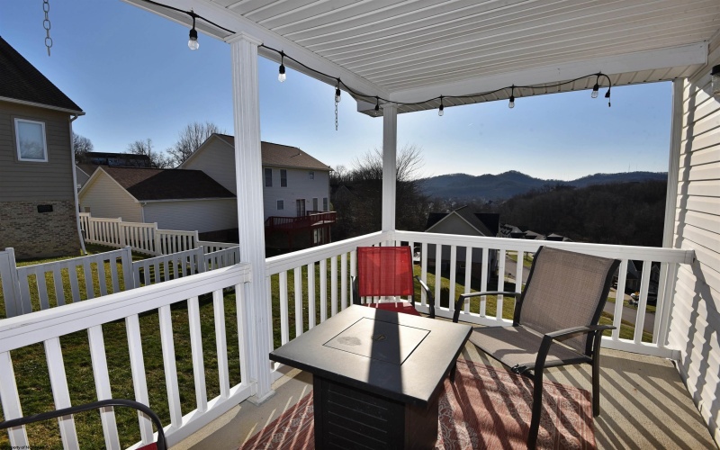 252 Sherwood Road, Bridgeport, West Virginia 26330, 3 Bedrooms Bedrooms, 9 Rooms Rooms,2 BathroomsBathrooms,Single Family Detached,For Sale,Sherwood,10157941