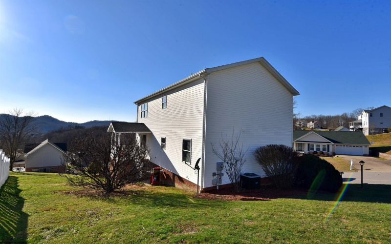 252 Sherwood Road, Bridgeport, West Virginia 26330, 3 Bedrooms Bedrooms, 9 Rooms Rooms,2 BathroomsBathrooms,Single Family Detached,For Sale,Sherwood,10157941