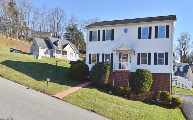 252 Sherwood Road, Bridgeport, West Virginia 26330, 3 Bedrooms Bedrooms, 9 Rooms Rooms,2 BathroomsBathrooms,Single Family Detached,For Sale,Sherwood,10157941