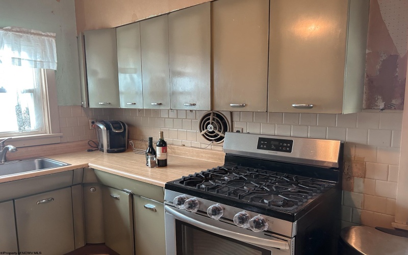 115 Hartman Street, Kingwood, West Virginia 26537, 2 Bedrooms Bedrooms, 6 Rooms Rooms,1 BathroomBathrooms,Single Family Detached,For Sale,Hartman,10157985