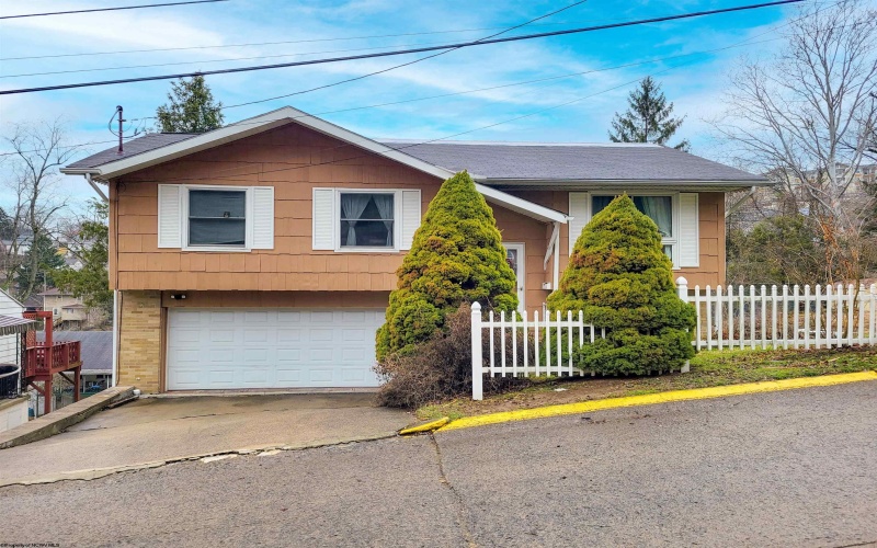 929 Garrison Avenue, Morgantown, West Virginia 26505, 3 Bedrooms Bedrooms, 7 Rooms Rooms,2 BathroomsBathrooms,Single Family Detached,For Sale,Garrison,10158001