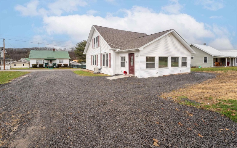 59 Armstrong Avenue, Bruceton Mills, West Virginia 26525, 3 Bedrooms Bedrooms, 9 Rooms Rooms,2 BathroomsBathrooms,Single Family Detached,For Sale,Armstrong,10158014