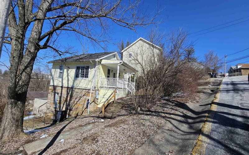 913 Snider Street, Morgantown, West Virginia 26505, 2 Bedrooms Bedrooms, 4 Rooms Rooms,1 BathroomBathrooms,Single Family Detached,For Sale,Snider,10158133