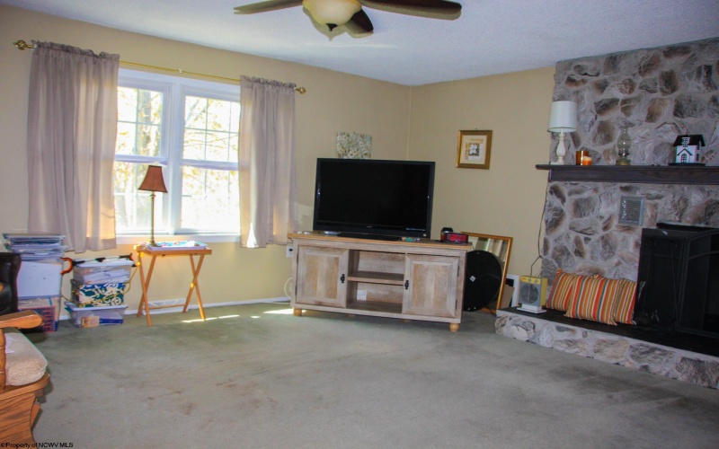 198 Lewellyn Road, Morgantown, West Virginia 26508, 3 Bedrooms Bedrooms, 7 Rooms Rooms,3 BathroomsBathrooms,Single Family Detached,For Sale,Lewellyn,10158149
