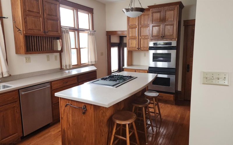 229 Grand Street, Morgantown, West Virginia 26501, 5 Bedrooms Bedrooms, 11 Rooms Rooms,3 BathroomsBathrooms,Single Family Detached,For Sale,Grand,10158167