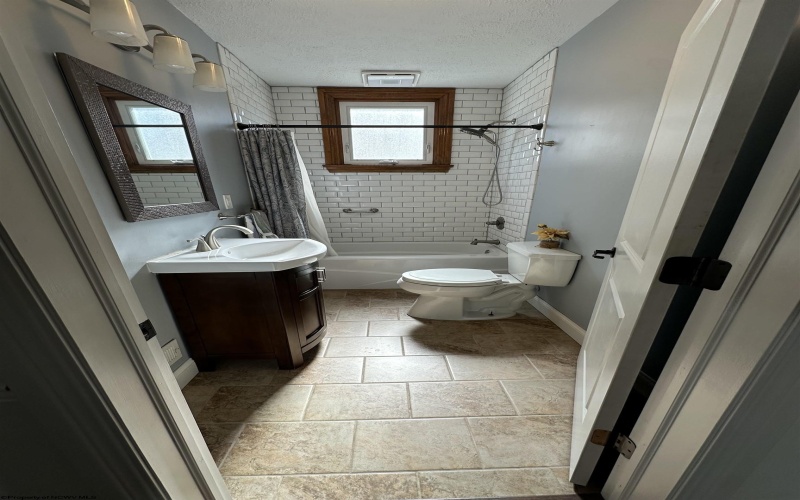 605 King Street, Clarksburg, West Virginia 26301, 4 Bedrooms Bedrooms, 13 Rooms Rooms,2 BathroomsBathrooms,Single Family Detached,For Sale,King,10158176