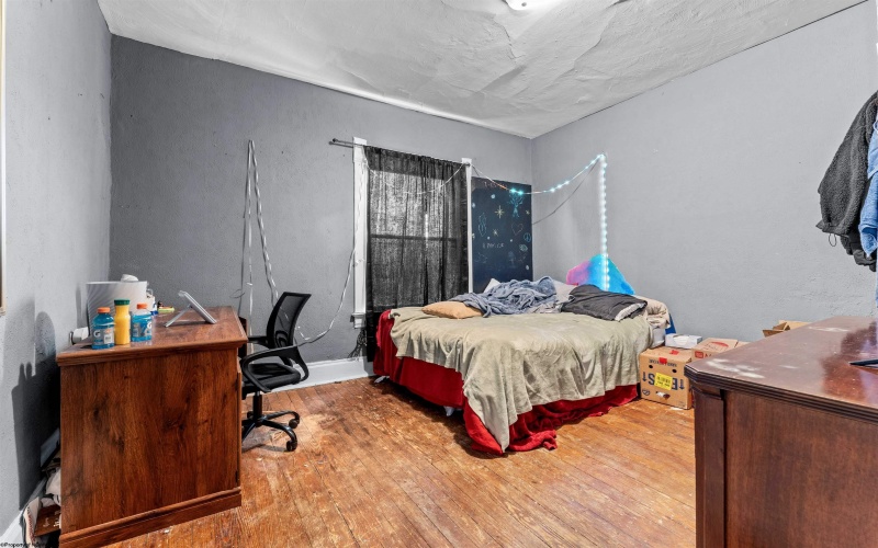 208 Logan Avenue, Morgantown, West Virginia 26501, ,Multi-unit/income,For Sale,Logan,10158200