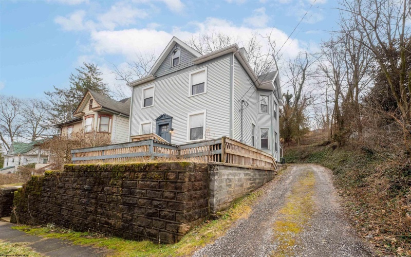 208 Logan Avenue, Morgantown, West Virginia 26501, ,Multi-unit/income,For Sale,Logan,10158200